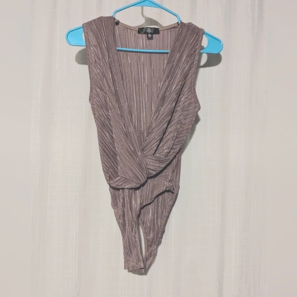 Missguided Krimped Metallic Twist-Front Deep V Sleeveless Bodysuit Size 6